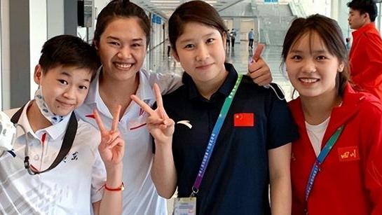 全红婵|全红婵罕见C位露面，却遭广告商过度美颜，一细节让粉丝无法忍受