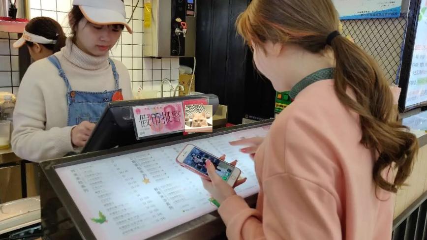 春晚|女生课上表演太生动，堪称“社牛天花板”，网友: 春晚没你我不看