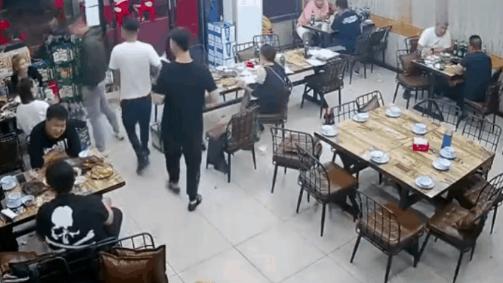 搭讪不成反殴打女子！