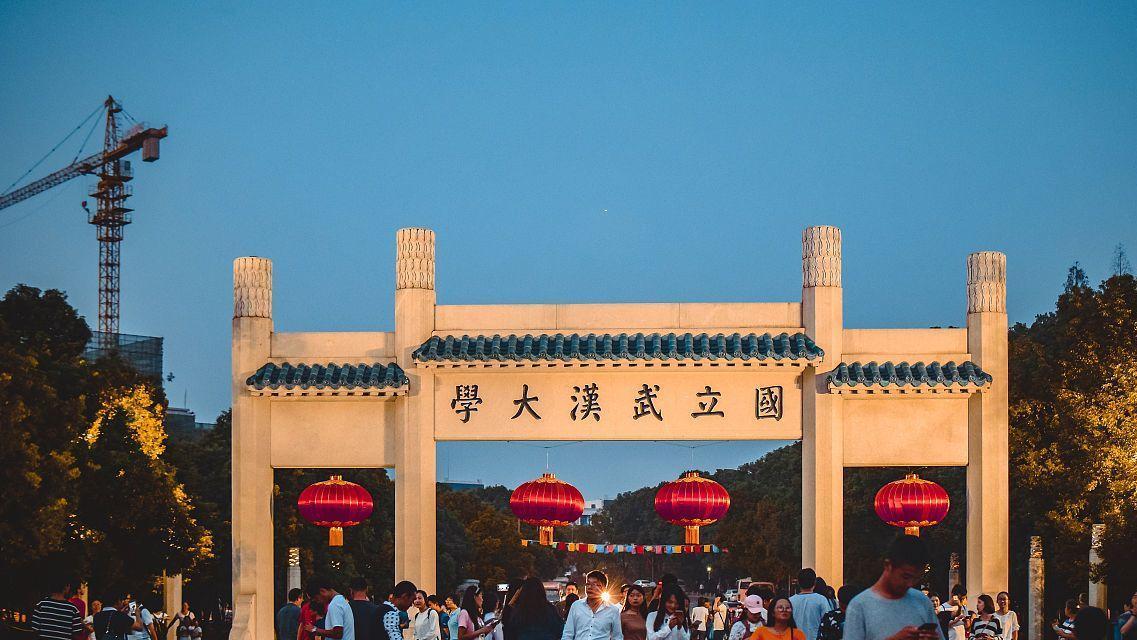 各高校陆续放假，武汉大学却选择有序恢复线下教学，家长纷纷支持