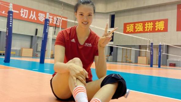 张常宁|张常宁秀美甲，手镯是亮点，手术已5个多月，要有昔日的训练态度