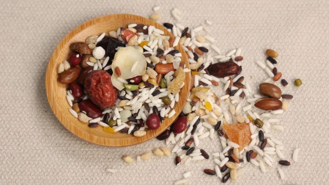 排便|排便不畅身体遭罪，上了年纪不妨养成4个习惯，有益于润肠通便