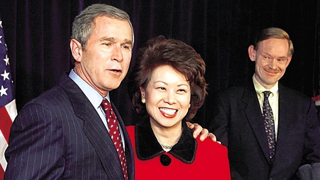 美国部长赵小兰：美国内阁首位华裔，里根敬重，三名总统邀她任职