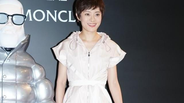 粉色|孙俪一看就是嫁给了幸福的样子，穿粉色的裙子也不俗气，反而很嫩