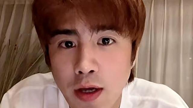 姜潮|姜潮半夜偷吃宵夜，偷拍麦迪娜素颜睡觉照片，半永久纹眉抢镜