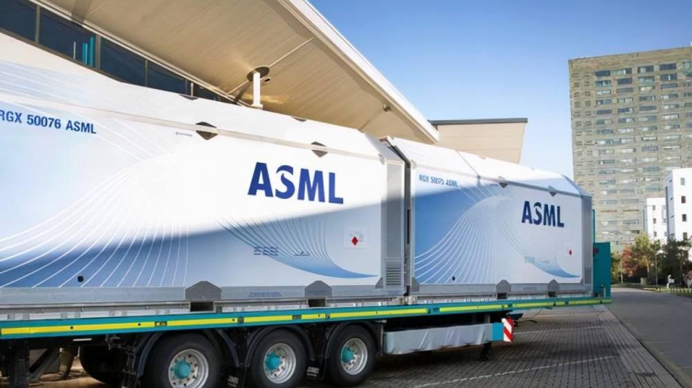 switch|阿斯麦制造新一代光刻机，单台售价4亿美元，英特尔已经蠢蠢欲动