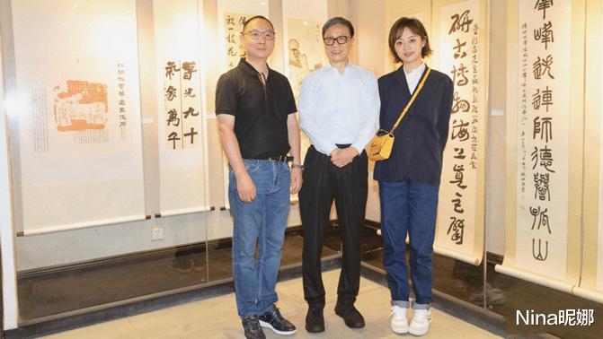 孙俪|孙俪为新剧牺牲大，穿皮衣露脐装女团风爆棚，39岁扎马尾吹泡泡扮小丑女