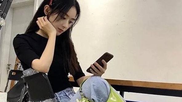 穿衣搭配|三十岁的女人，建议学学赵丽颖的穿搭，优雅高级又有档次