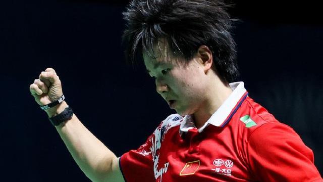 何冰娇|虐菜！21-6，21-6，国羽世界冠军轻松横扫，对手看上去毫无斗志