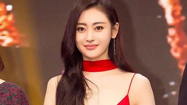 张天爱|从籍籍无名到星光无限，张天爱用坚持开辟出自己的一番演艺事业