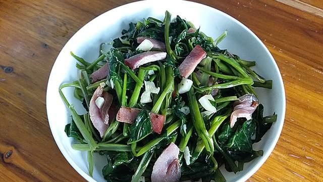 蔬菜|春季这碱性蔬菜要多吃，通便解毒除口臭，搭配肉一起炒，超下饭
