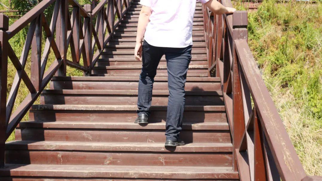 水果|长期吸烟的人，过了45岁，还能轻松完成3个动作，说明很健康