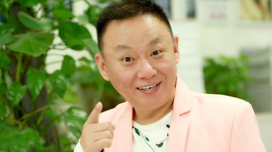 邵峰|著名演员邵峰：11次登春晚，对患病妻子不离不弃，用坚守换来幸福