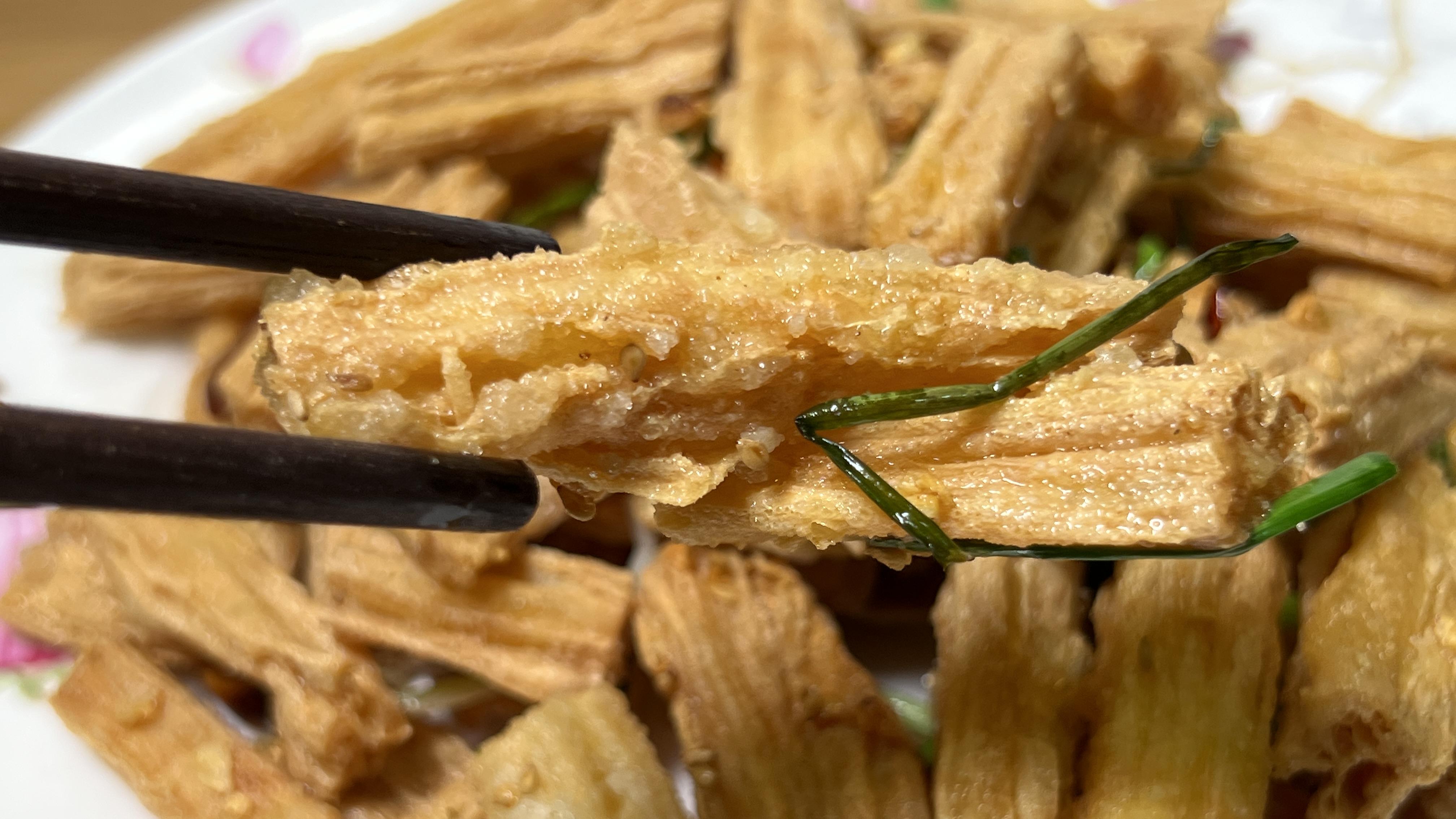 腐竹|饭店的干炸腐竹22元一份，在家做成本只需几块钱，金黄酥脆，香