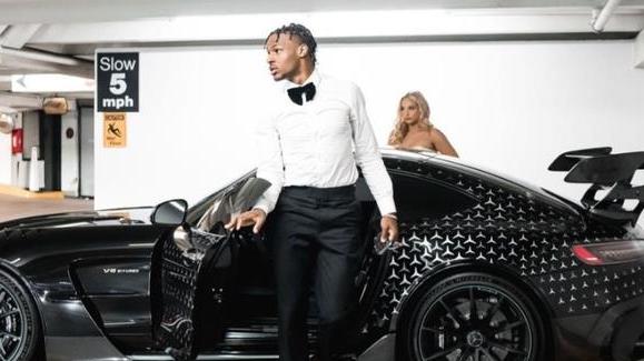 布朗尼|17岁詹皇之子公开女友，莎瓦娜同意！豪宅办派对，合影秀恩爱