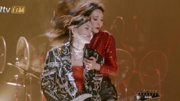 于文文|于文文意外落败，硬核摇滚输给走心慢歌，黄奕胡杏儿的眼泪很加分