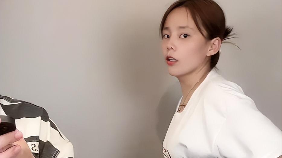 姚策|曝熊磊怀孕了？与一木直播，郭爸现身直播间捧场，网友：心真大