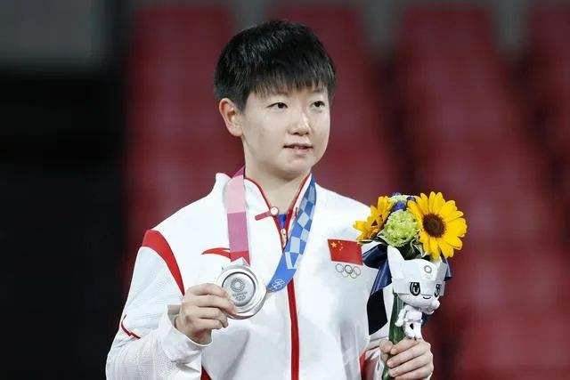 孙颖莎|知名体育主播带头嗑国乒小将CP，引球迷不满：请给孙颖莎道歉