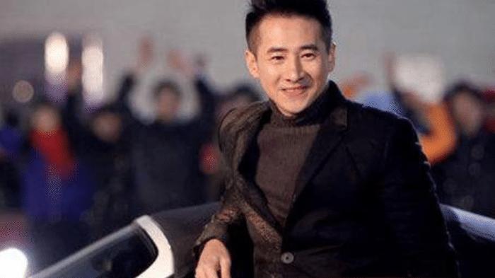 海鸣威|曾是90后最喜爱的歌手，现沦落成十八线网红，他都经历了什么？