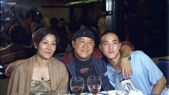 曾志伟|曾志伟俩儿子颜值差距太大，小儿子妻子官宣离婚，被妻子嫌弃多年