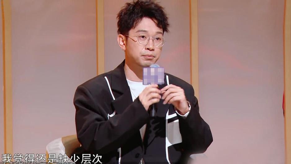 张碧晨|《天赐的声音》声音鉴赏团鸡蛋里挑骨头，4位歌手全被批，张碧晨高情商回应