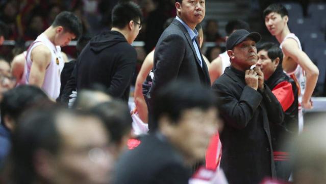 周蕾|王治郅二婚娇妻北大硕士毕业，首做幕后拍摄毕业作品，A4腰很吸睛