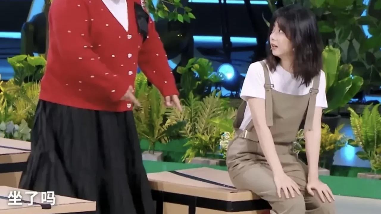 谭松韵|《王牌对王牌》中，谭松韵的这一个细节，让人看出了她的人品