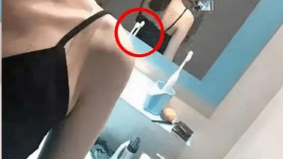 不就是拍个住宿照片吗？男友就闹着要和我分手”，我只想说你露馅了