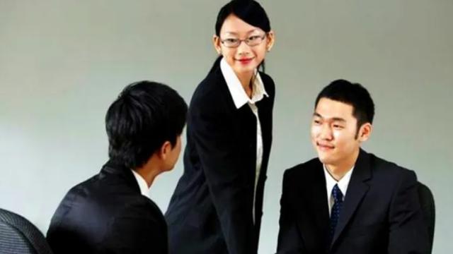 |领导对你说“辛苦了”，别傻傻说“不辛苦”，高情商的人会这样说