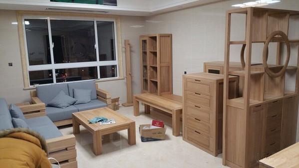 女儿在朋友圈晒木工父亲给打的全屋家具，网友们都看泪奔了！