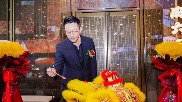 汪小菲|汪小菲“不许孩子叫陌生人爸”又删了！网揪他删文标准酸爆：面子焦虑