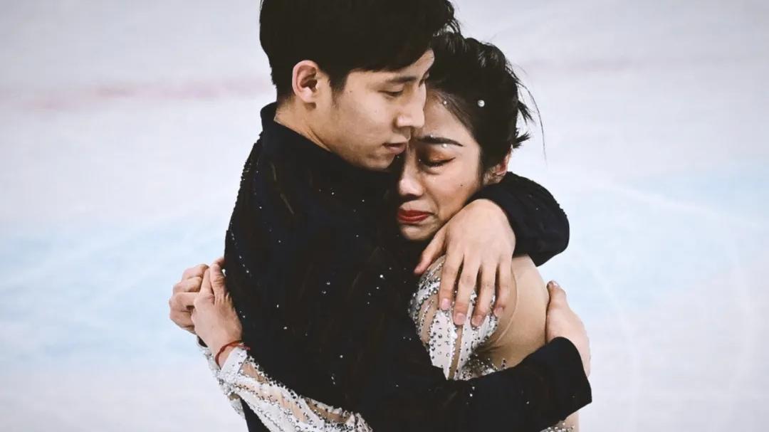 韩聪|夺冠后他们相拥而泣！15年神仙情谊曝光：这块金牌他们等了太久