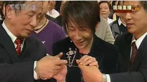 武侠|13年后，春晚爆红的刘谦和小沈阳，怎么就不红了？