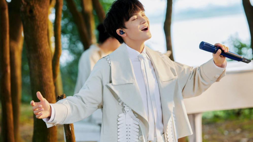 李沁|夏日毕业歌会：陆虎、张远合唱好听，周深《光亮》《如愿》意义大