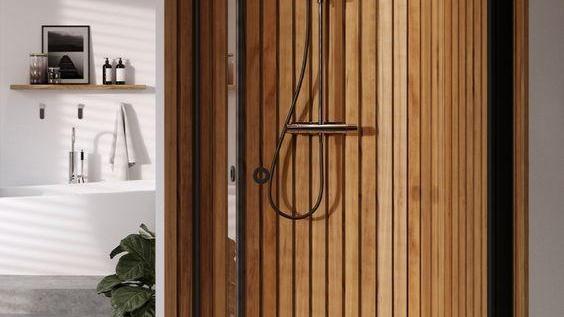 淋浴房的设计打破常规，玻璃改可抽拉木格栅，做隔断解决干湿分离