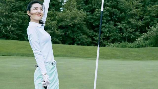 王丽坤|摄影师对王丽坤说：“想看你打高尔夫，更想看你今天穿的衣服！”
