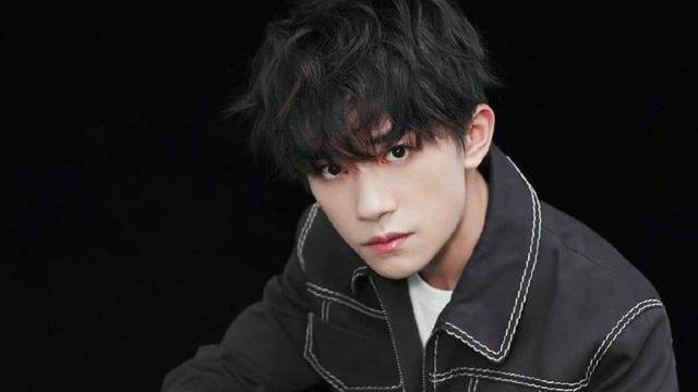 易烊千玺|易烊千玺七天涨粉50万，再次突破9000万，路人缘却一去不复返