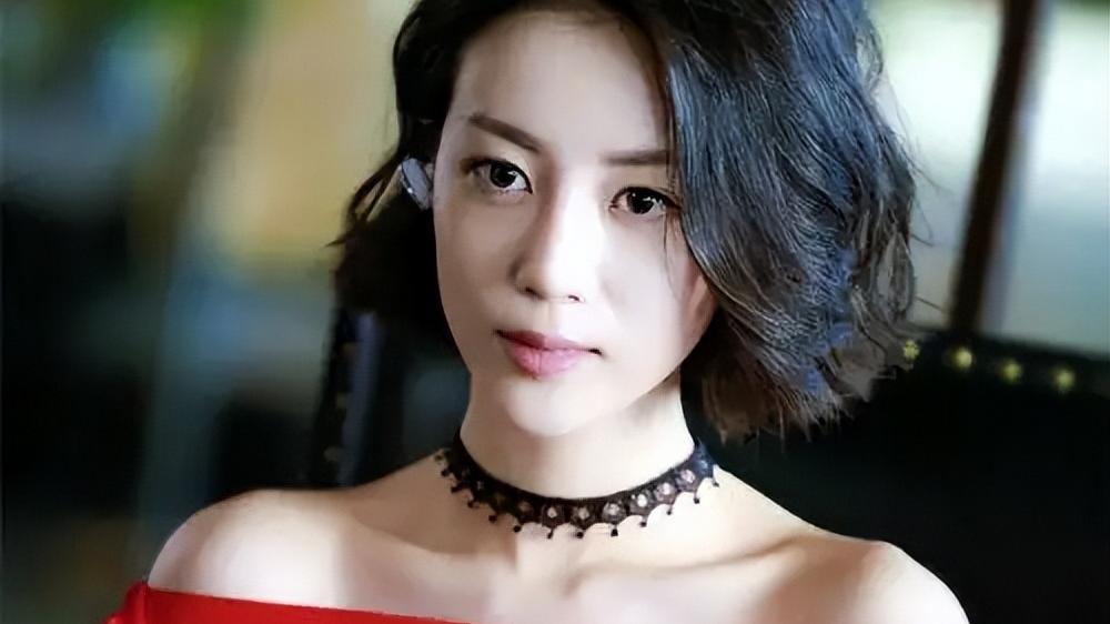 杨幂|杨幂旗下李溪芮离开嘉行后出行靠打的 对比其他三朵金花让人唏嘘