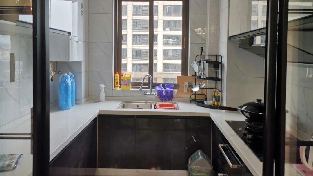 过春节晒新房，全屋自己设计效果很喜欢，电视墙打了柜子很实用！