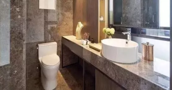 卫生间瓷砖什么颜色好？看看老师傅们是怎样选择卫生间瓷砖的！