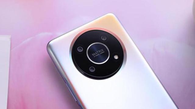 荣耀|荣耀手机又一款爆款旗舰降至新低价，2022年还值得入手吗？