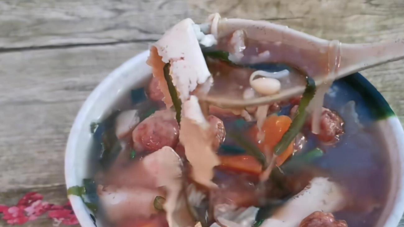 牛奶|山西晋城大哥20多年只卖一种特色小吃，10元一碗，一年赚100多万