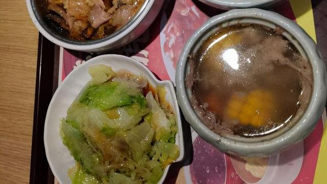 快餐|江西小伙子点了个快餐，25元1份有荤有素，端上来以为自己看花眼