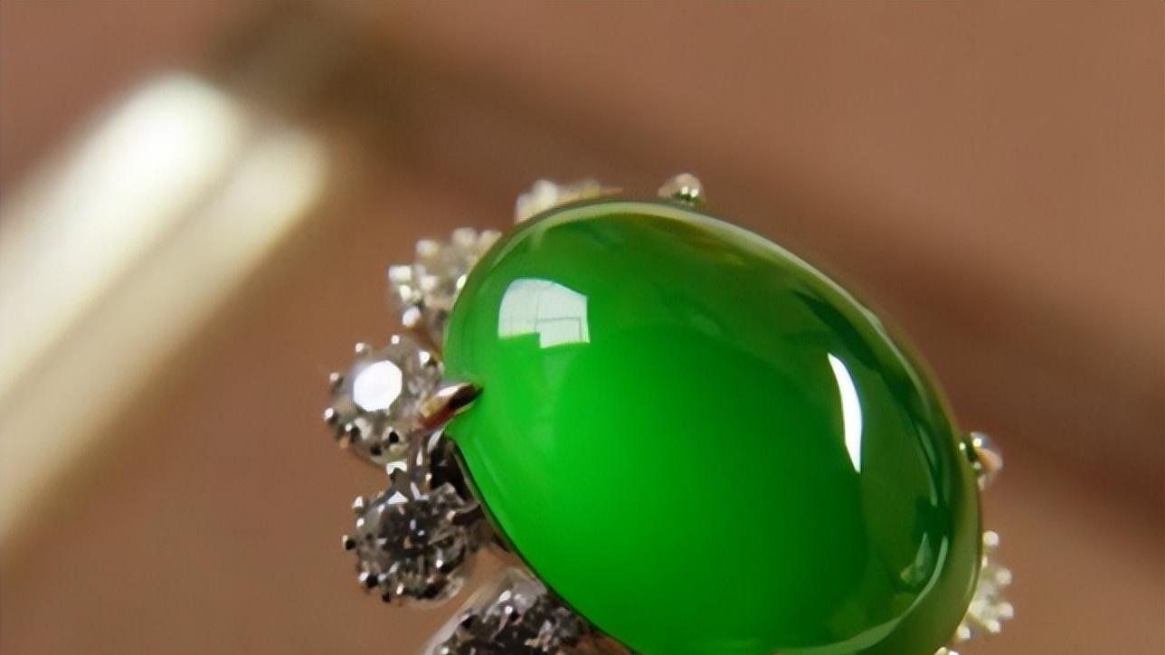 翡翠|翡翠行家里说的种老，种嫩是什么意思？