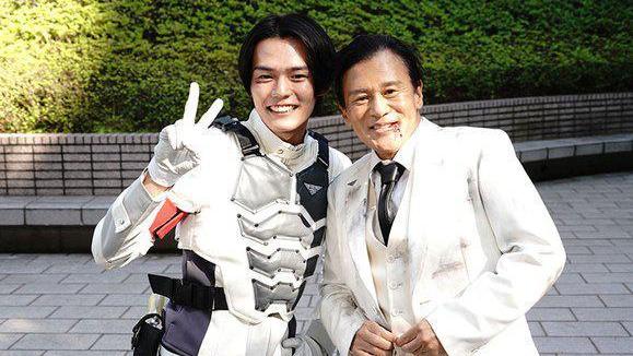 acgn漫评|大二的神圣形态出现了evil的元素，楼师傅是真的要复活了！