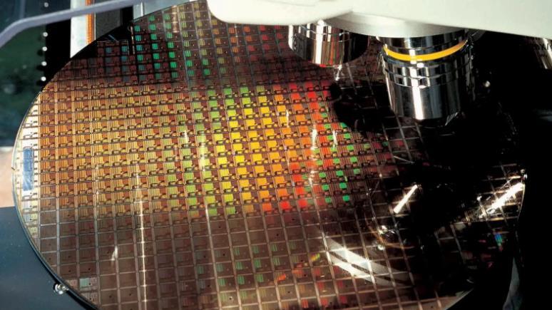 光刻机|投资5100多万，俄罗斯要造EUV光刻机，比ASML还要先进？