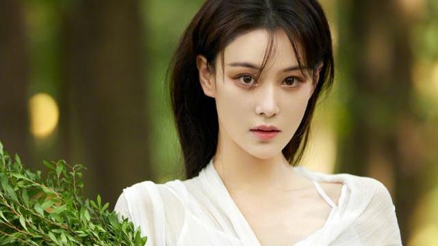 张馨予|张馨予“开馨农场”大丰收！自种水蜜桃引围观，被赞贤惠女星代表