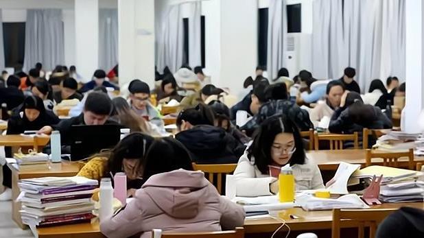 大学生|中国人大教授说，考不上一本大学，连搬砖都困难，实话还是炒作？