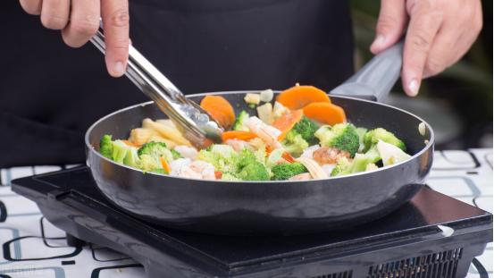 才知道，耗油不能长期放在厨房，小心长满霉菌！给孩子吃看仔细了