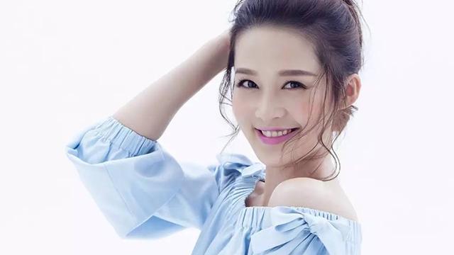李沁|李沁：放弃做闺门旦传人，转身进入娱乐圈，她都经历了啥？